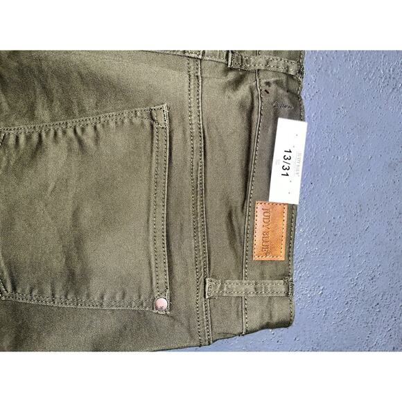 NWOT Judy Blue Los Angeles Skinny Fit Women’s Olive Green Pants Size 13/31 - Picture 5 of 8